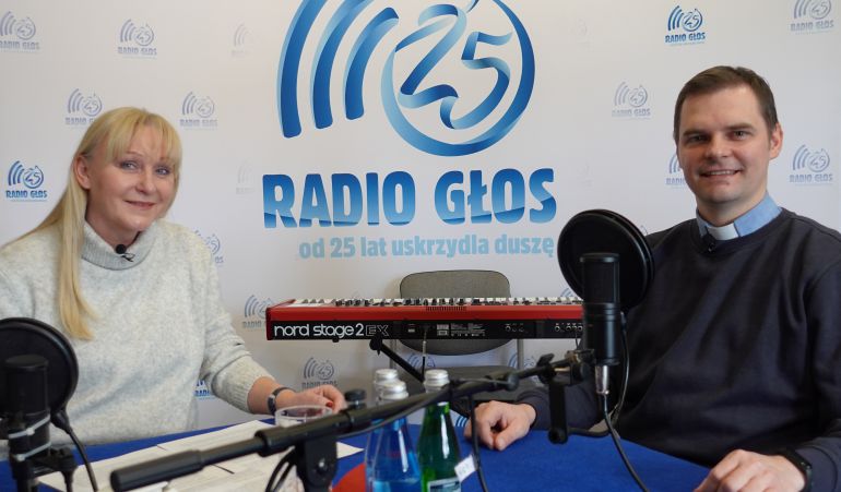 Alicja Słyszewska - Szybowska i ks. Tomasz Syldatk